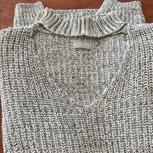 Mint Women's Grey and White V-Neck Sweater